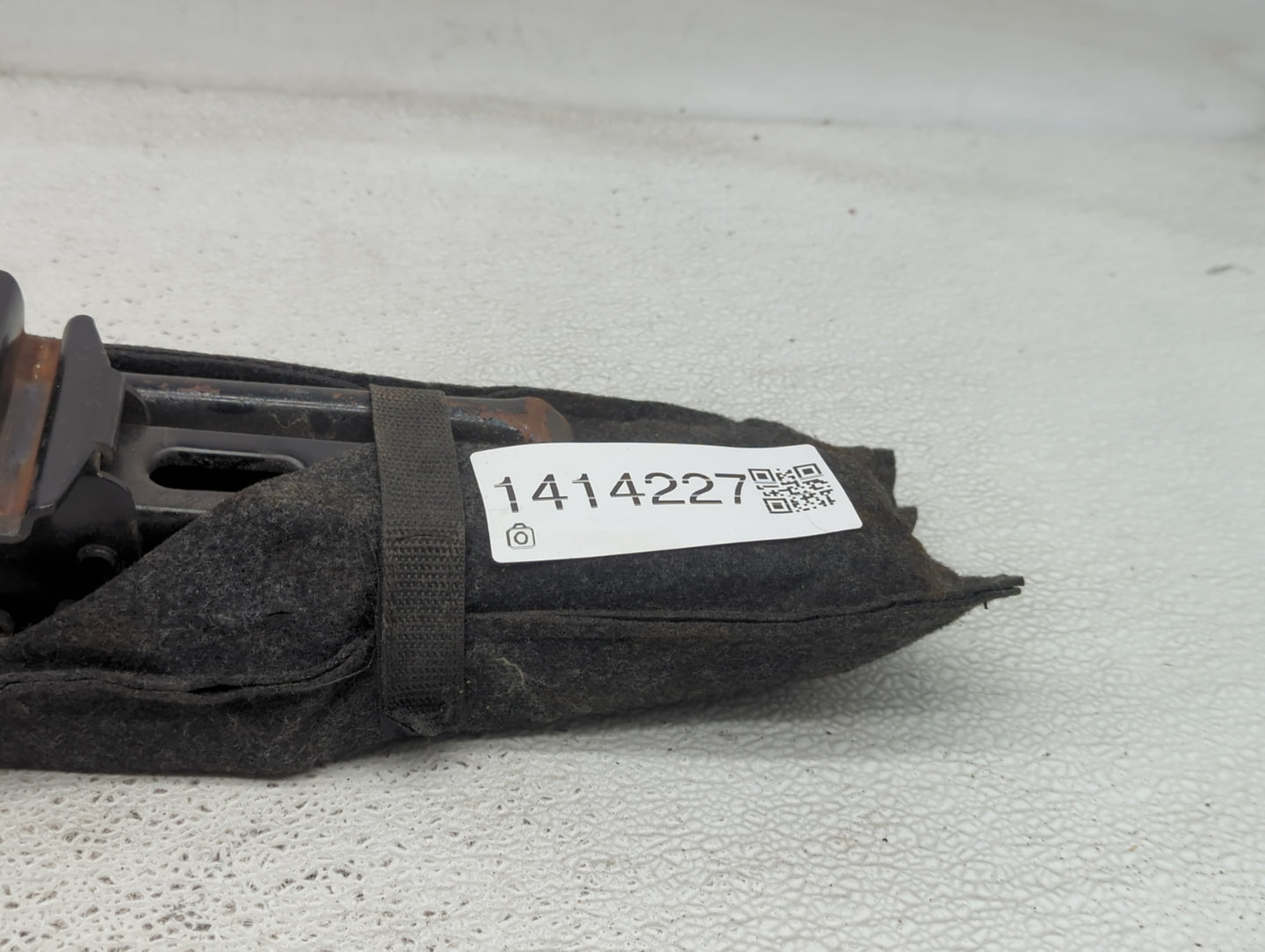 2011 Ford Explorer Spare Scissor Car Jack 1414227 - Oemusedautoparts1.com
