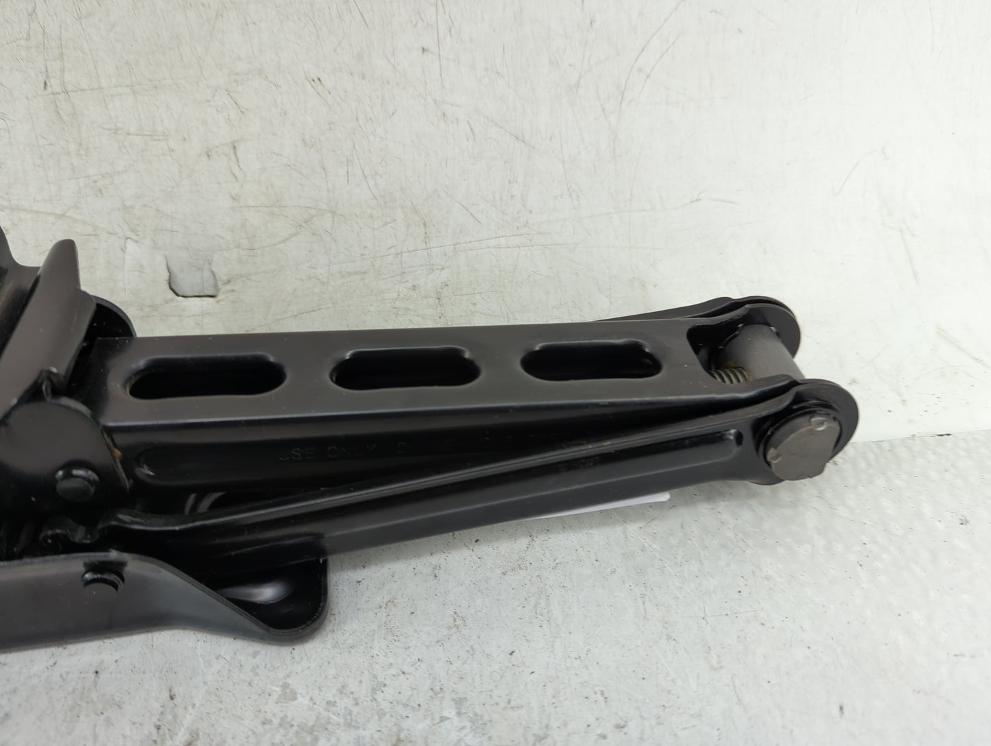 2011 Ford Explorer Spare Scissor Car Jack 1415294 - Oemusedautoparts1.com