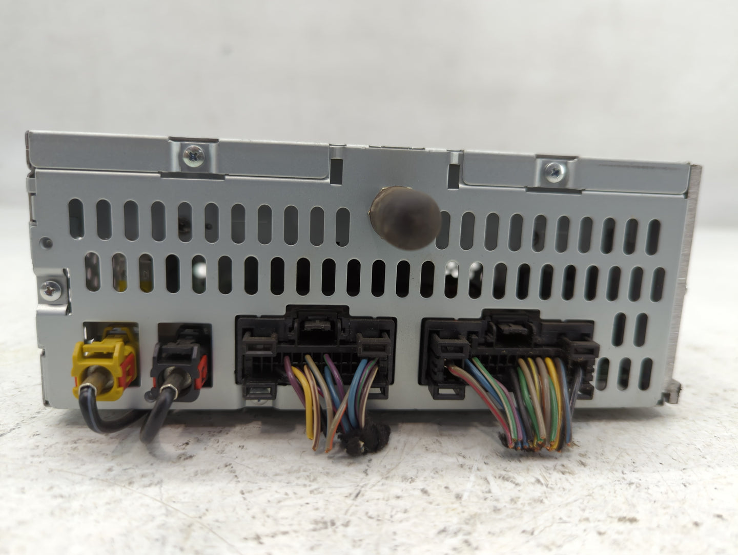 2011 Ford Explorer Am Fm Cd Player Radio Receiver - Oemusedautoparts1.com