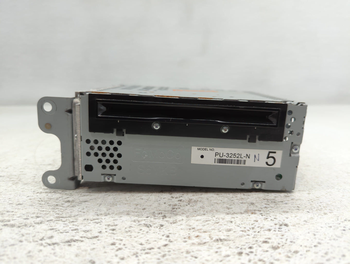 2011 Ford Explorer Radio AM FM Cd Player Receiver Replacement Fits OEM Used Auto Parts - Oemusedautoparts1.com