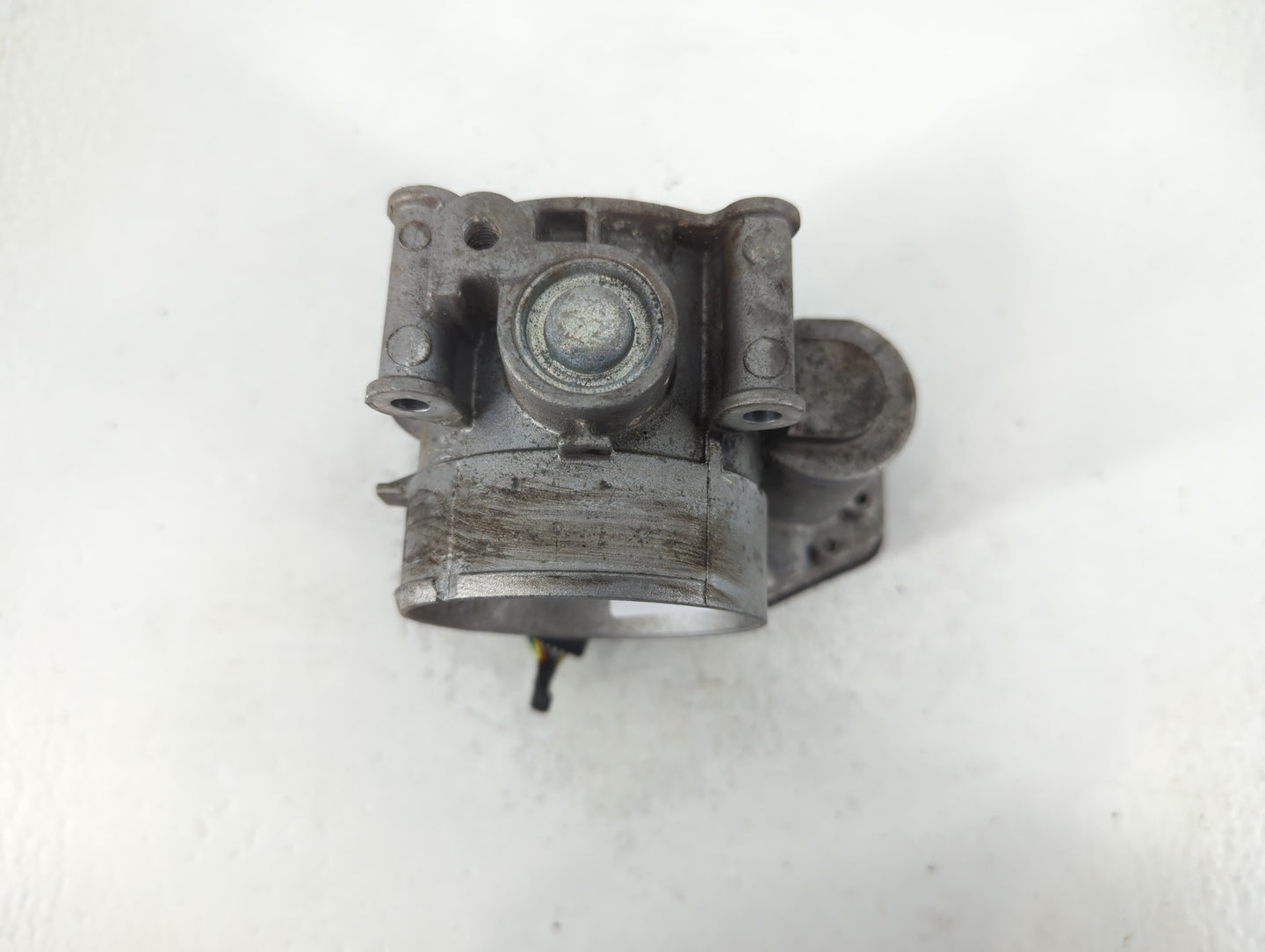 2011-2019 Ford Explorer Throttle Body P/N:J1030B-0130 Fits Fits 2011 2012 2013 2014 2015 2016 2017 2018 2019 OEM Used Auto P