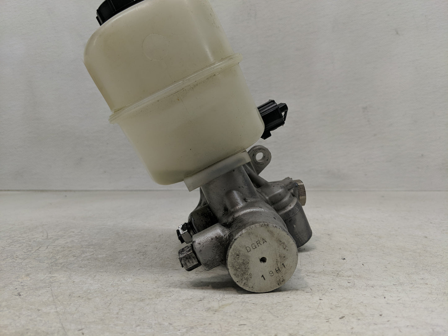 2011-2013 Ford F-150 Brake Master Cylinder - Oemusedautoparts1.com