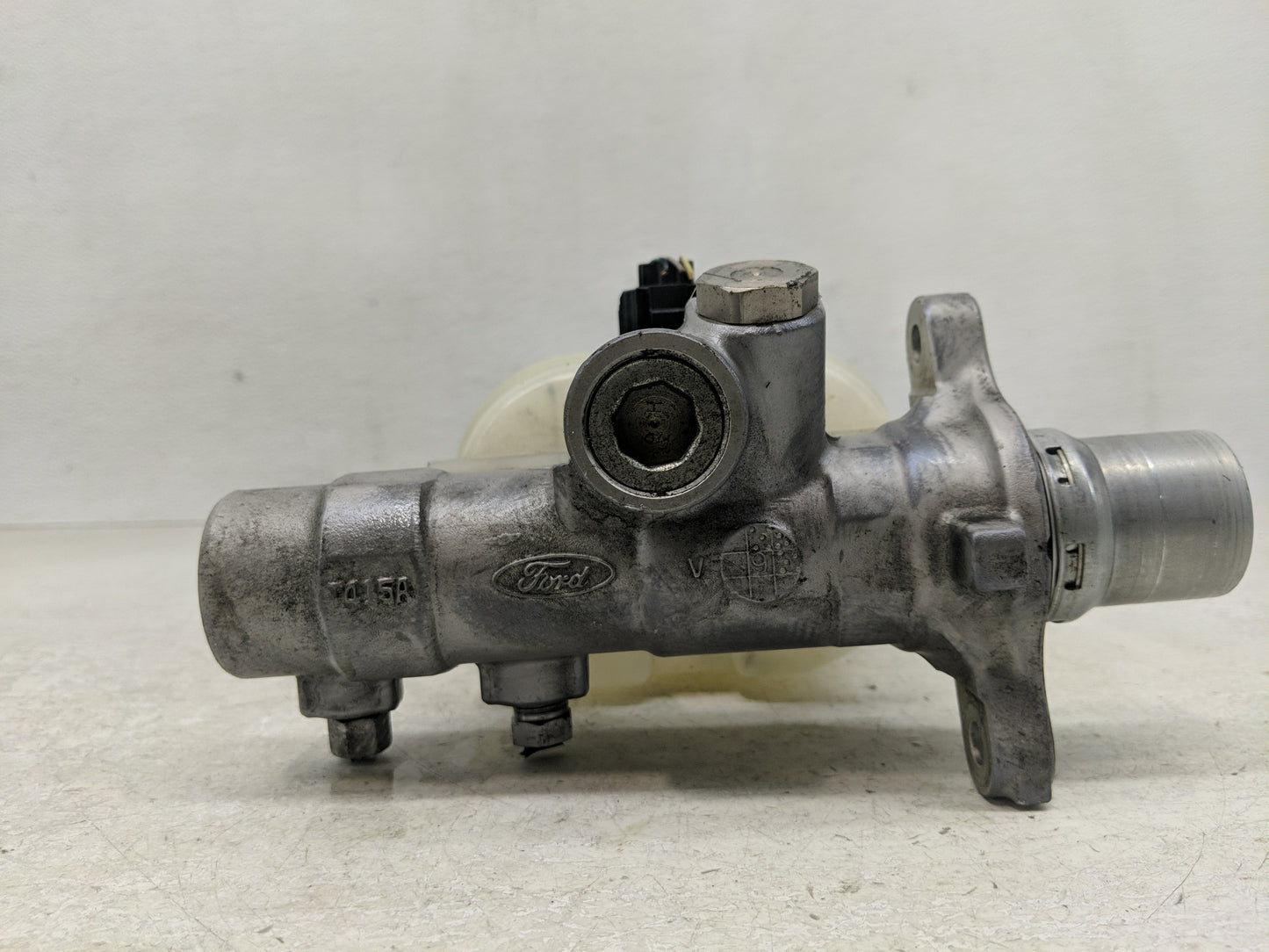 2011-2013 Ford F-150 Brake Master Cylinder - Oemusedautoparts1.com