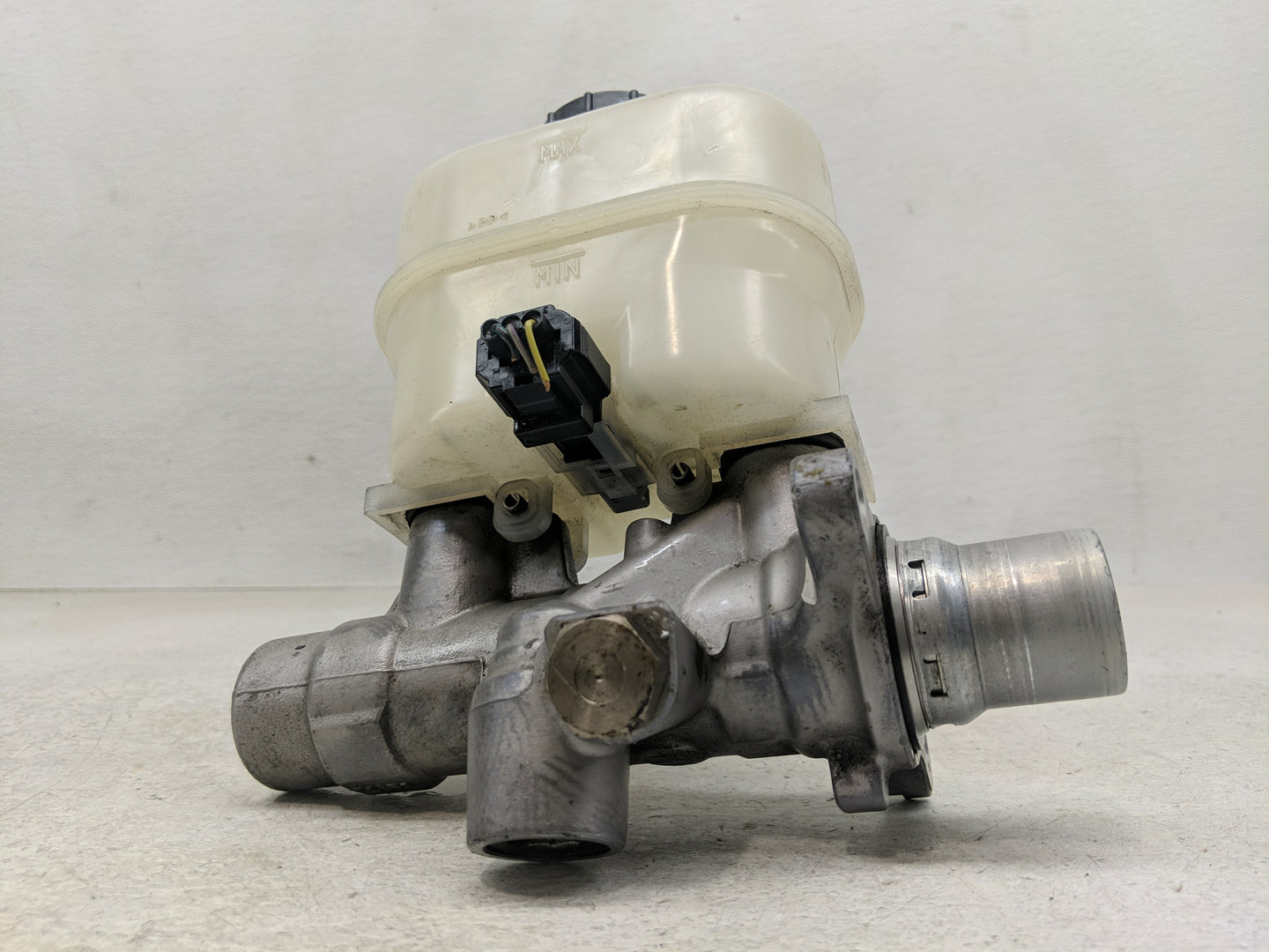 2011-2013 Ford F-150 Brake Master Cylinder - Oemusedautoparts1.com