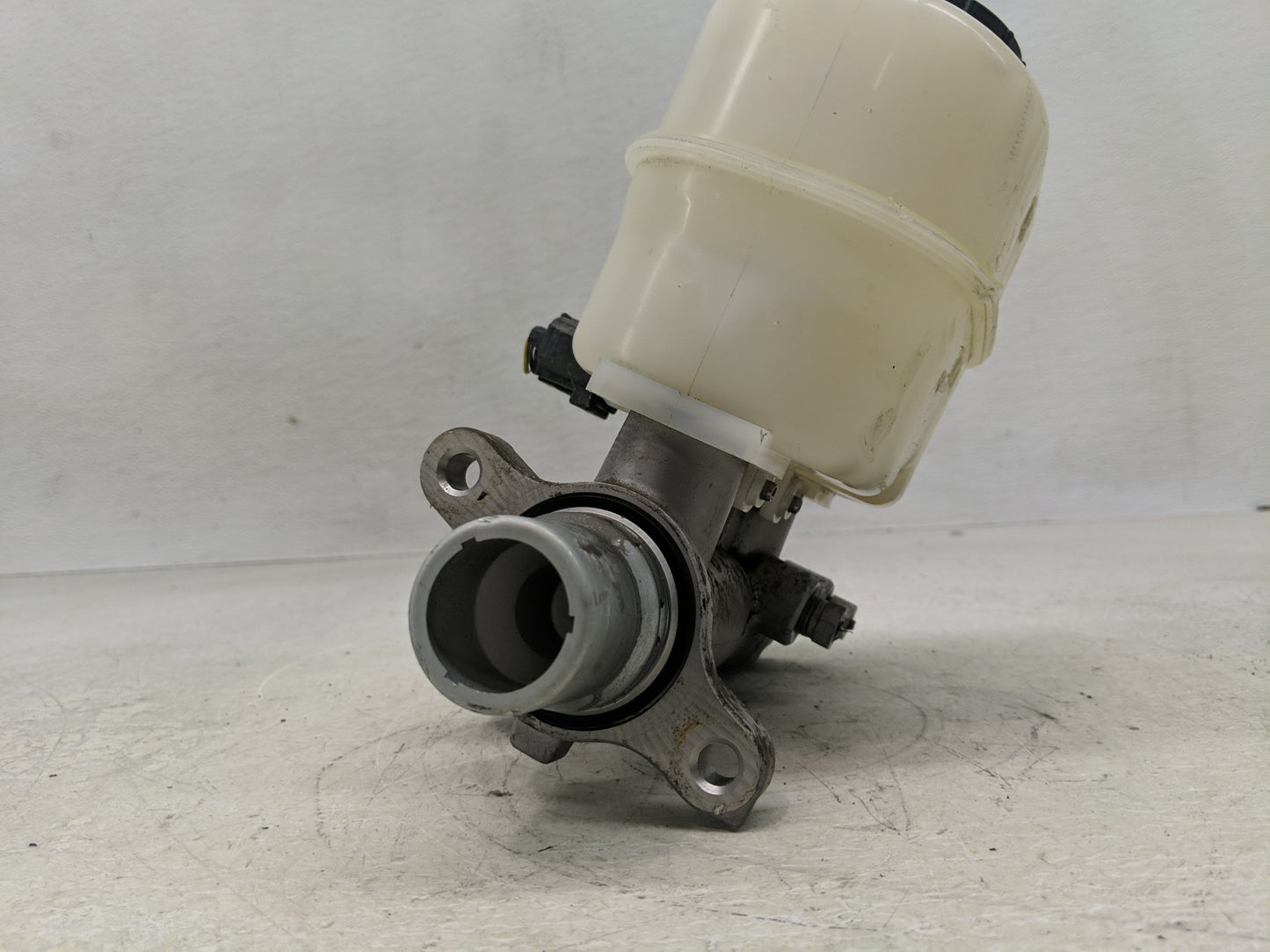 2011-2013 Ford F-150 Brake Master Cylinder - Oemusedautoparts1.com