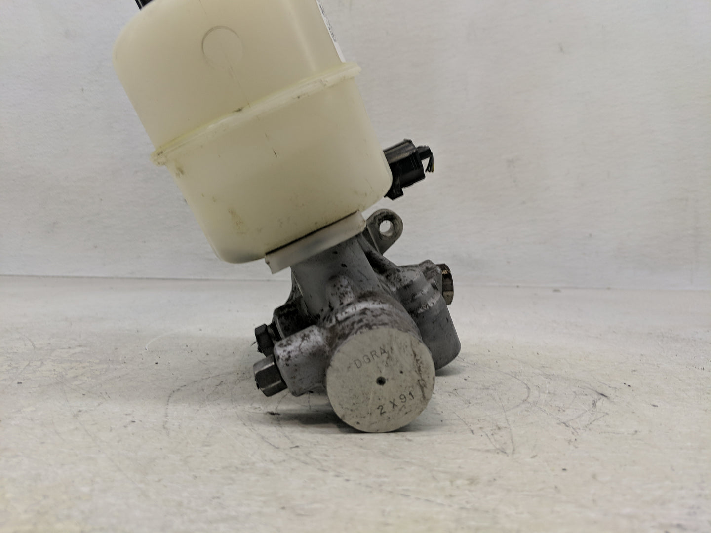 2011-2013 Ford F-150 Brake Master Cylinder - Oemusedautoparts1.com