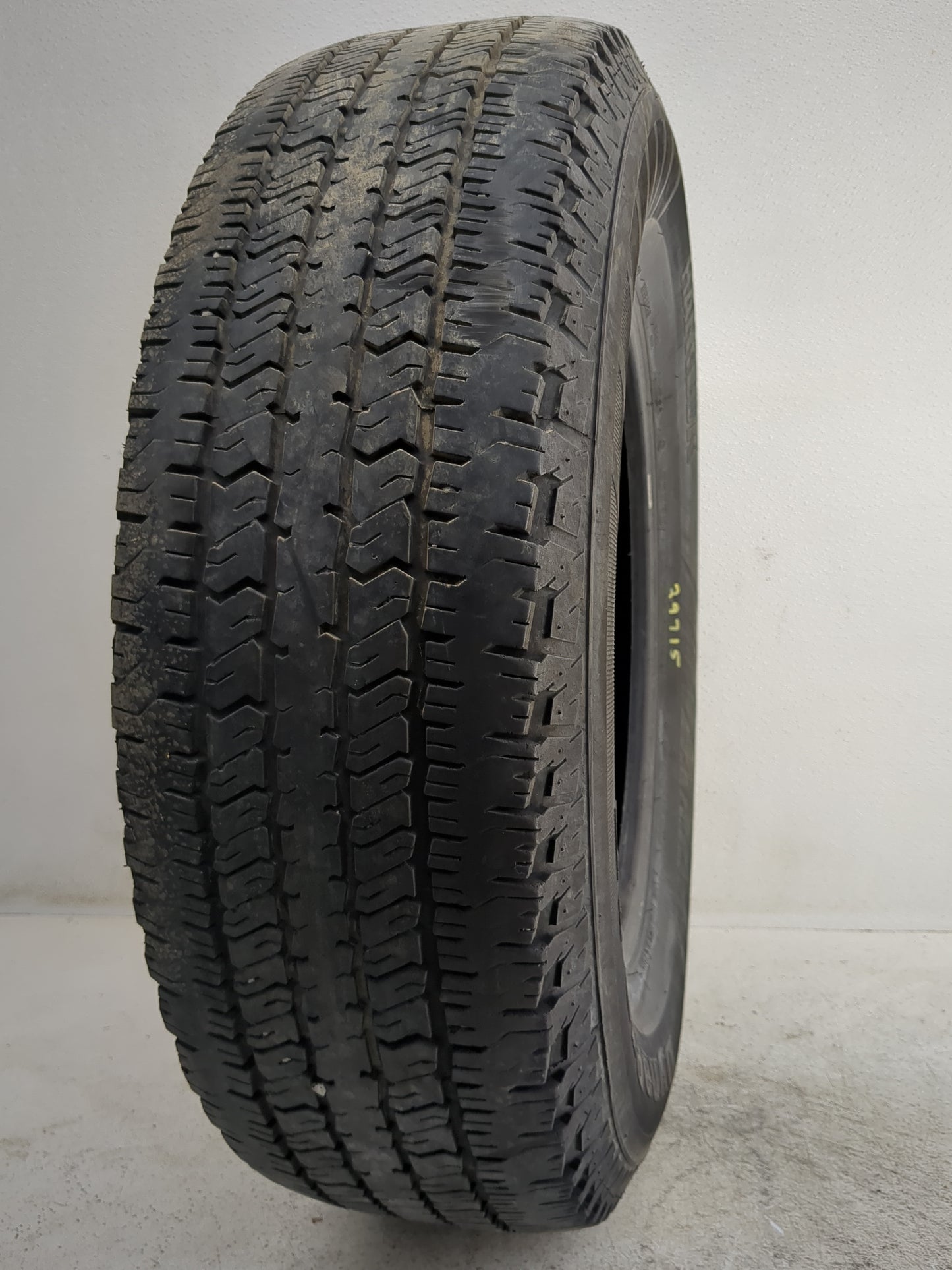 Used Tire P235/75R17 HANKOOK DYNAPRO AT 108S - Tread Depth 6.5/32 - Oemusedautoparts1.com