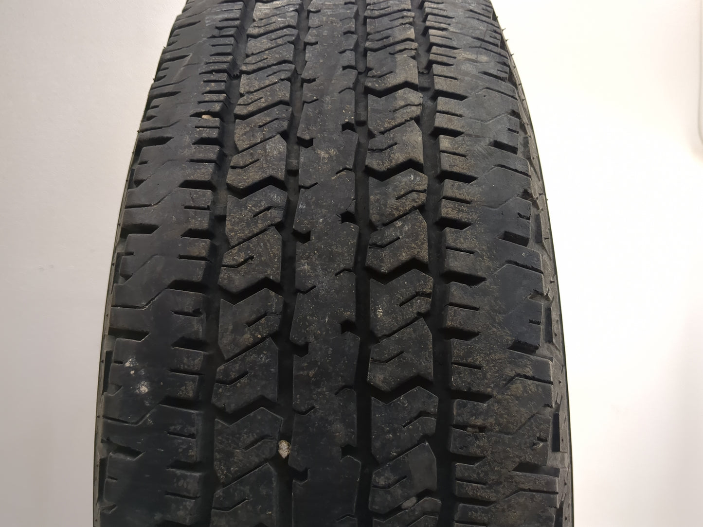 Used Tire P235/75R17 HANKOOK DYNAPRO AT 108S - Tread Depth 6.5/32 - Oemusedautoparts1.com