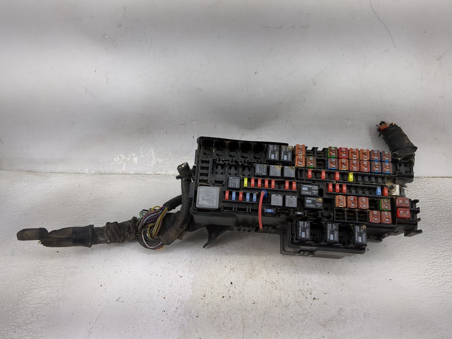2011-2014 Ford F-250 Super Duty Fusebox Fuse Box Panel Relay Module P/N:8T2T-14B192-AA F80B-14B192-AA Fits OEM Used Auto Par