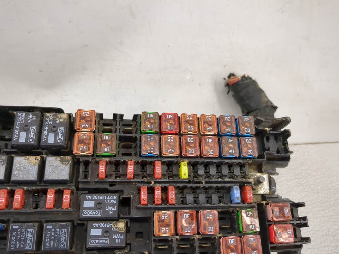 2011-2014 Ford F-250 Super Duty Fusebox Fuse Box Panel Relay Module P/N:8T2T-14B192-AA F80B-14B192-AA Fits OEM Used Auto Par