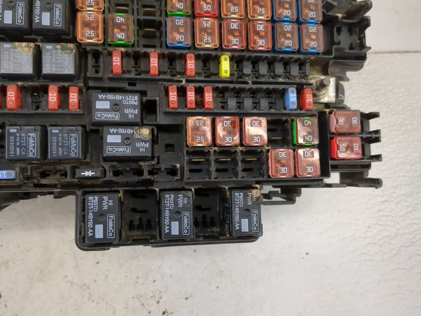 2011-2014 Ford F-250 Super Duty Fusebox Fuse Box Panel Relay Module P/N:8T2T-14B192-AA F80B-14B192-AA Fits OEM Used Auto Par
