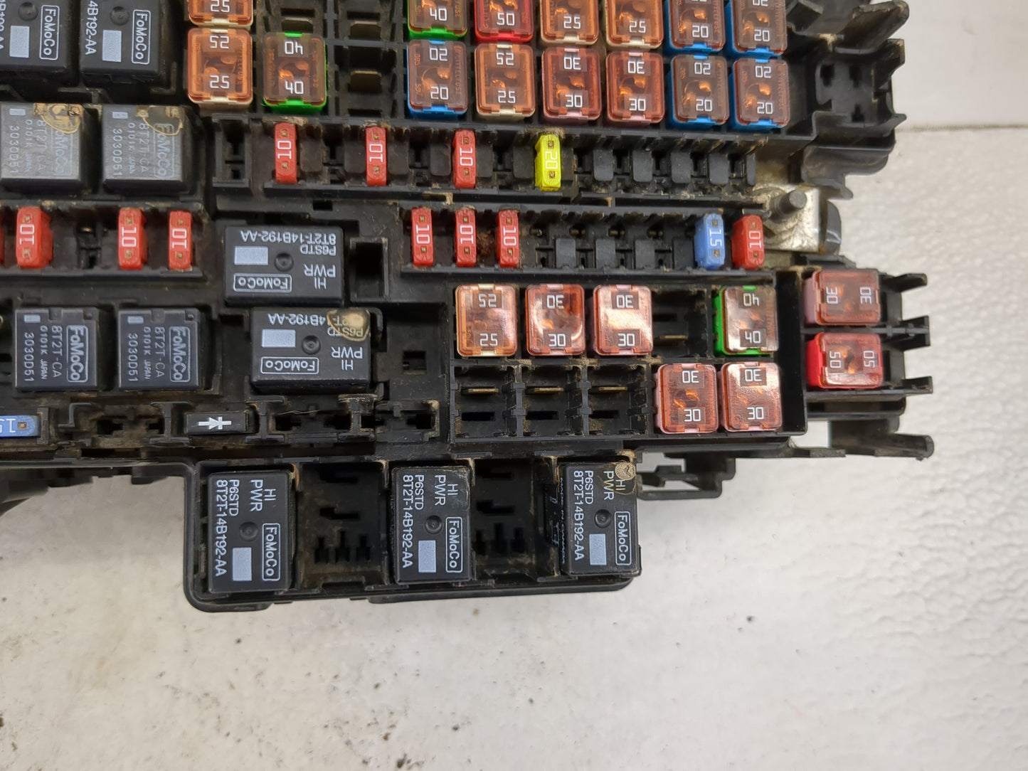 2011-2014 Ford F-250 Super Duty Fusebox Fuse Box Panel Relay Module P/N:8T2T-14B192-AA F80B-14B192-AA Fits OEM Used Auto Par