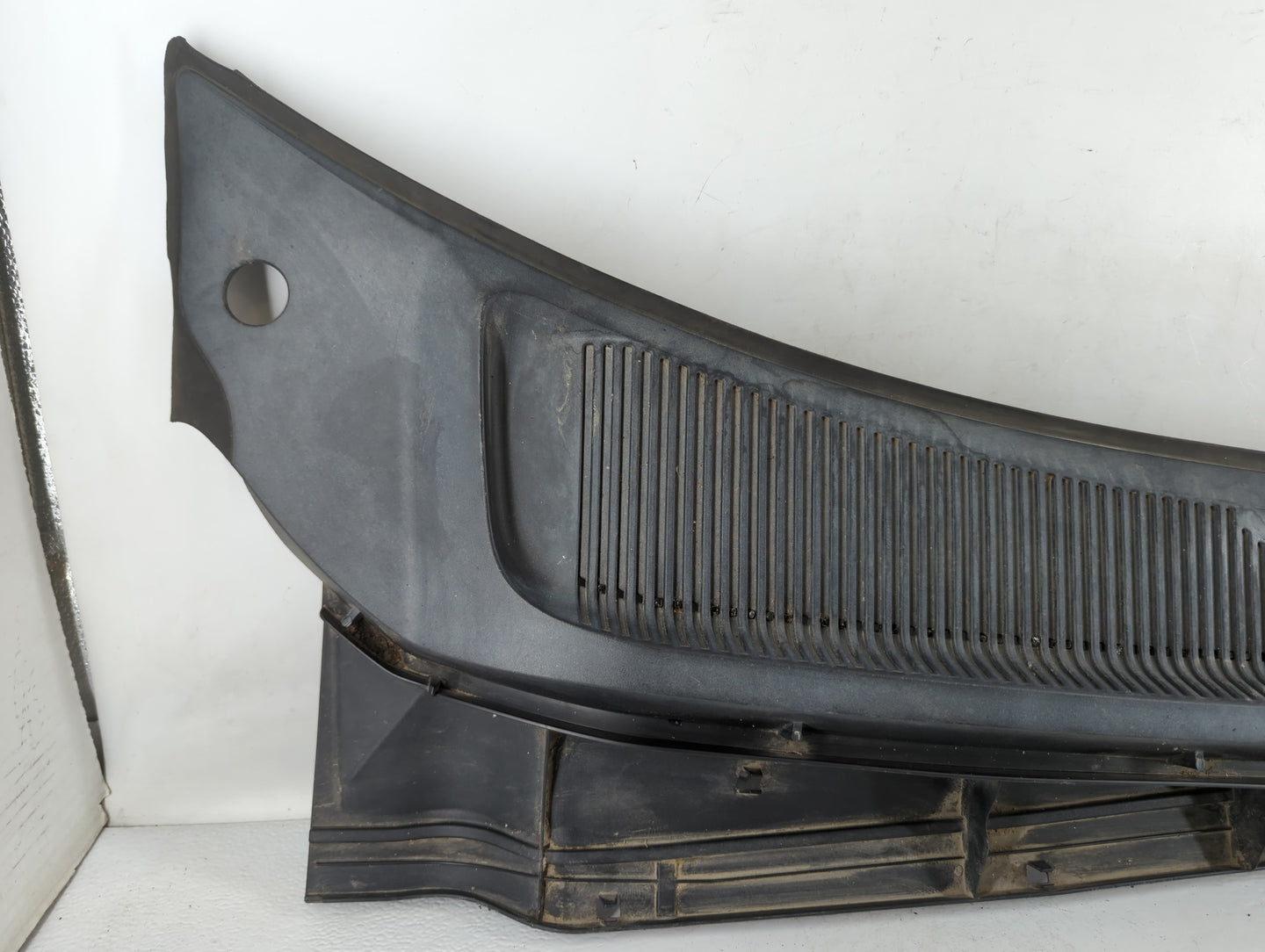 2011 Ford F-350 Super Duty Windshield Cowl Vent Panel - Oemusedautoparts1.com