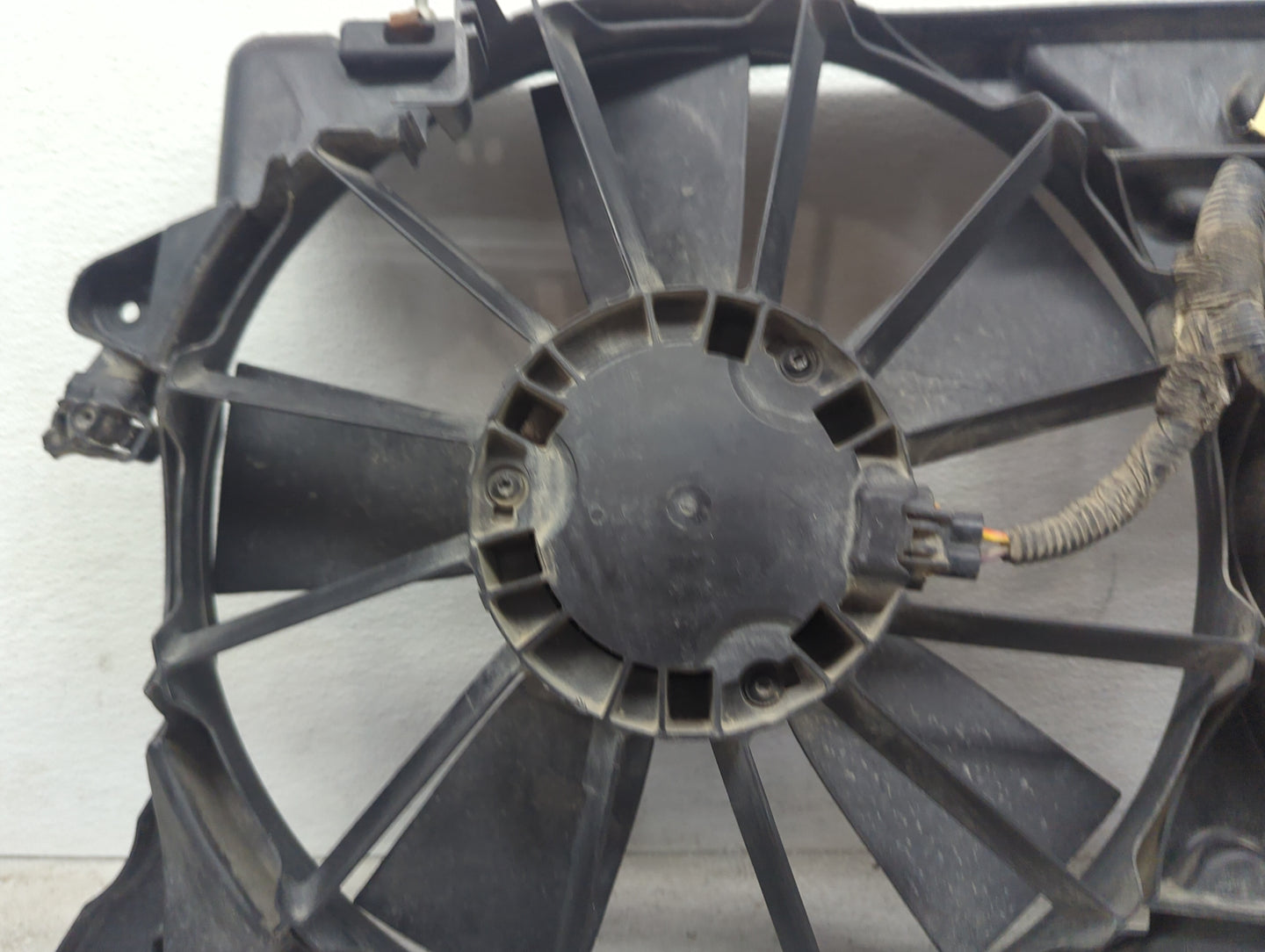 2011 Ford F150 Electric Radiator Cooling Fan Motor Assembly P/N:AL34-8C607-AC Fits Fits 2010 2012 2013 2014 2017 OEM Used Au