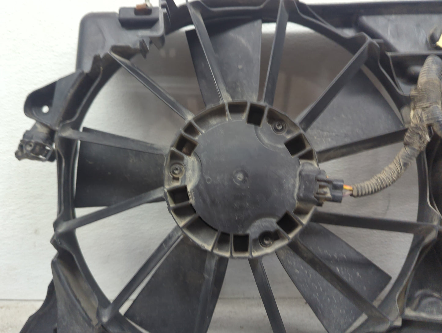 2011 Ford F150 Electric Radiator Cooling Fan Motor Assembly P/N:AL34-8C607-AC Fits Fits 2010 2012 2013 2014 2017 OEM Used Au