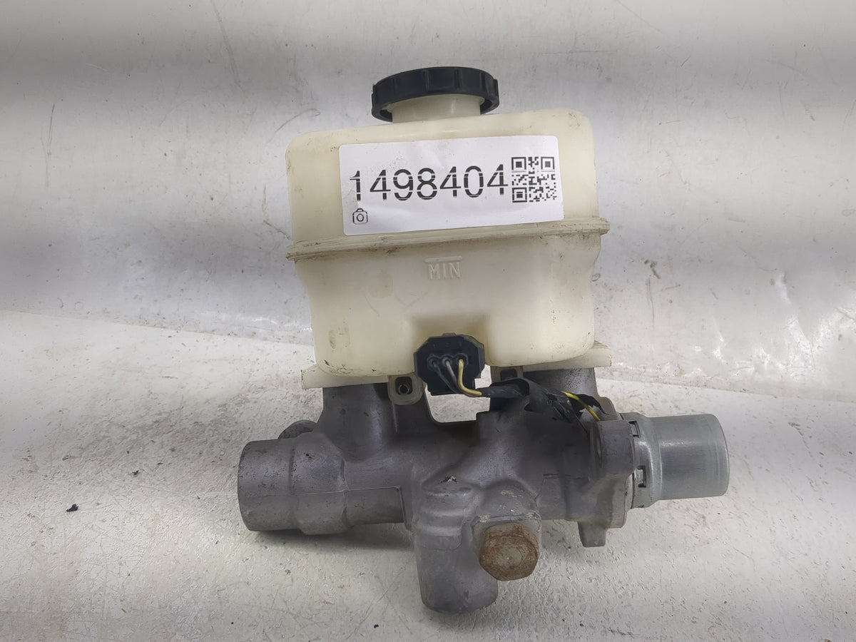 Ford F150 Brake Master Cylinder 1498404 - Oemusedautoparts1.com