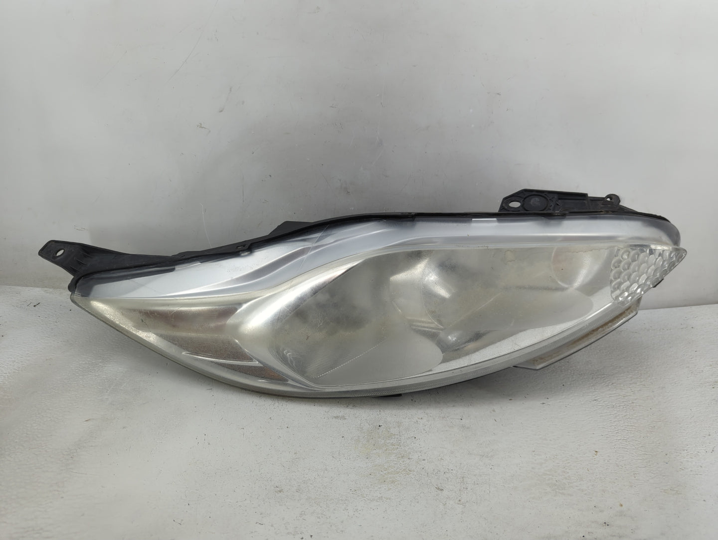 2011-2013 Ford Fiesta Passenger Right Oem Head Light Headlight Lamp - Oemusedautoparts1.com