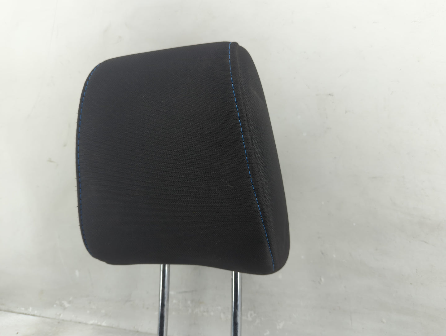 2011 Ford Fiesta Headrest Head Rest Rear Center Seat Fits OEM Used Auto Parts - Oemusedautoparts1.com