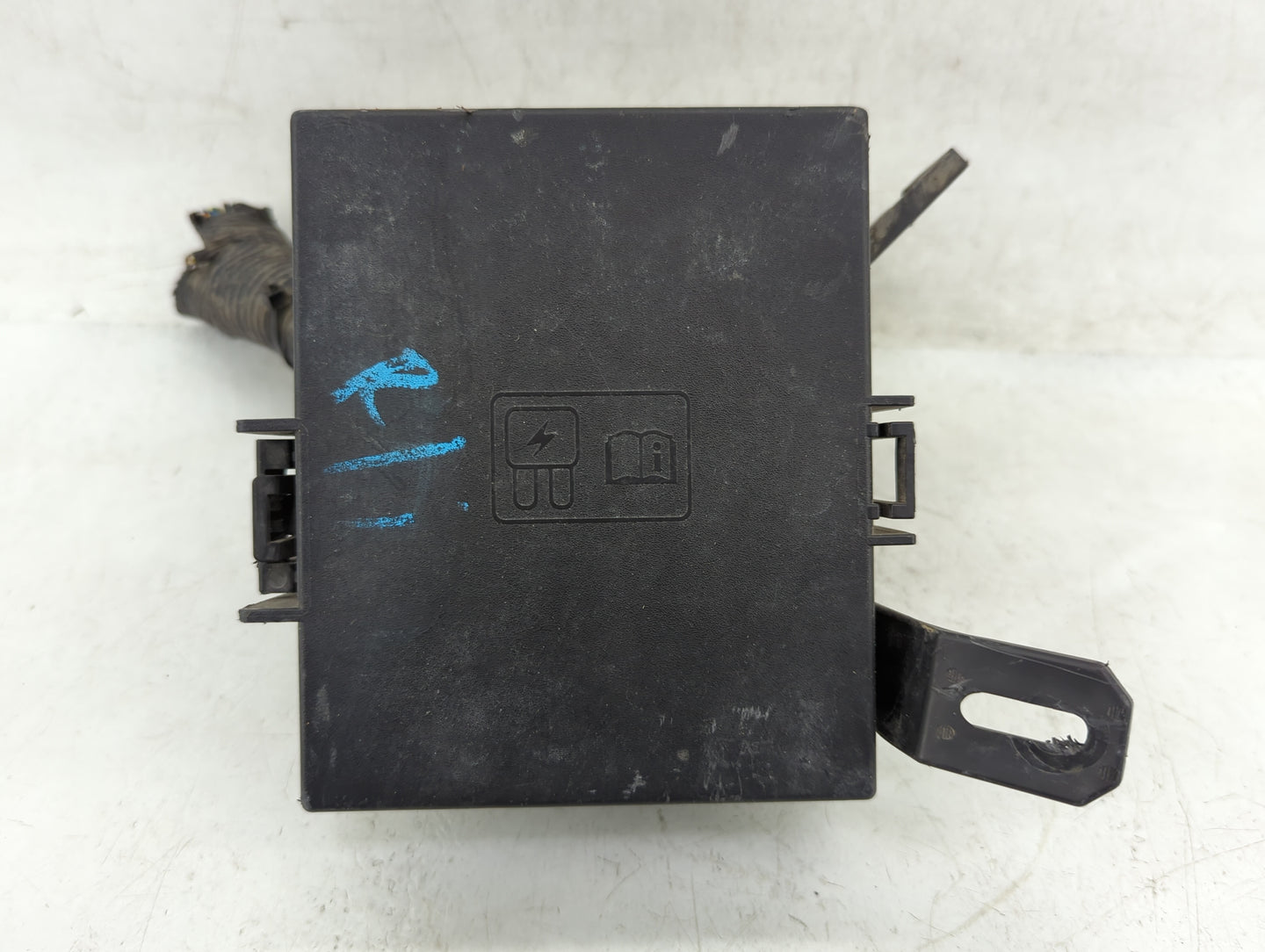 2011-2013 Ford Fiesta Fusebox Fuse Box Panel Relay Module P/N:6001389001 Fits Fits 2011 2012 2013 OEM Used Auto Parts - Oemu