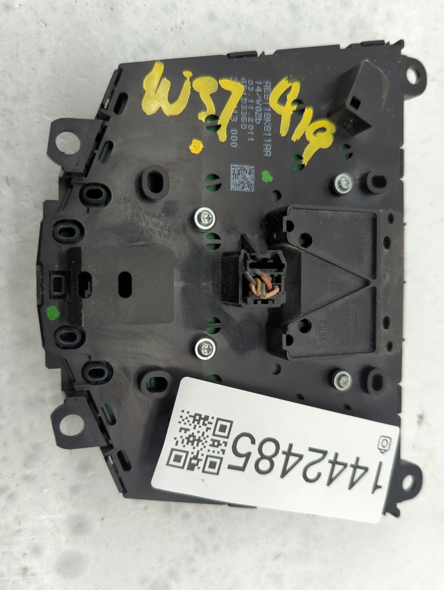 2011-2013 Ford Fiesta Radio Control Panel 1442485 - Oemusedautoparts1.com