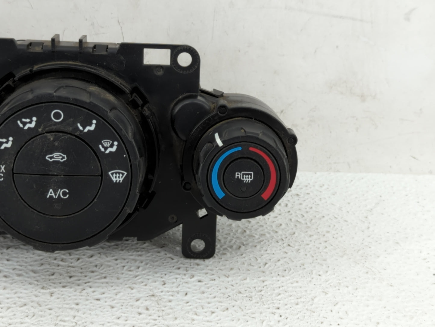 2011-2013 Ford Fiesta Climate Control Module Temperature AC/Heater Replacement P/N:AE83-19980-AE AE83-19980-AF Fits OEM Used