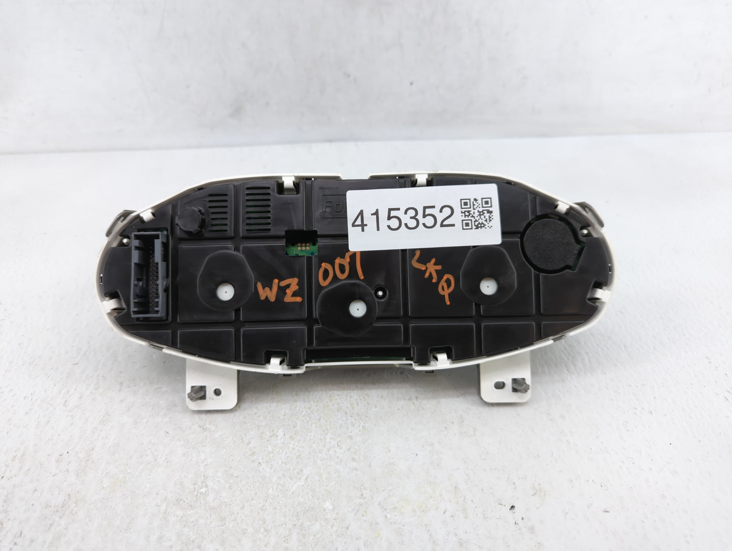 2011 Ford Fiesta Instrument Cluster Speedometer Gauges P/N:AE8T-10849-LC AE8T-10849-GH Fits OEM Used Auto Parts - Oemusedaut