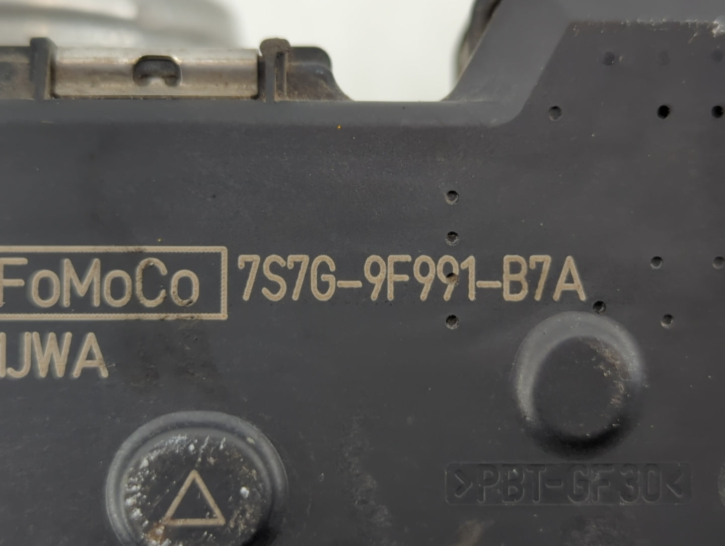 2011-2014 Ford Fiesta Throttle Body P/N:7S7G-9F991-CA 7S7G-9F991-BA, 7S7G-9F991-B7A Fits Fits 2011 2012 2013 2014 OEM Used A