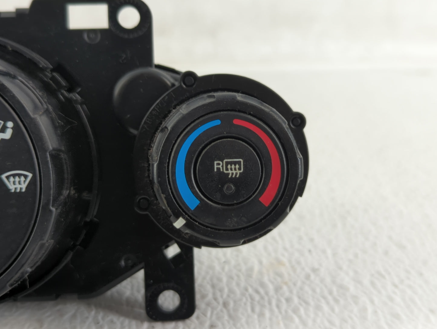 2011-2013 Ford Fiesta Climate Control Module Temperature AC/Heater Replacement P/N:AE83 19980 AE AE83 19980 AH Fits OEM Used