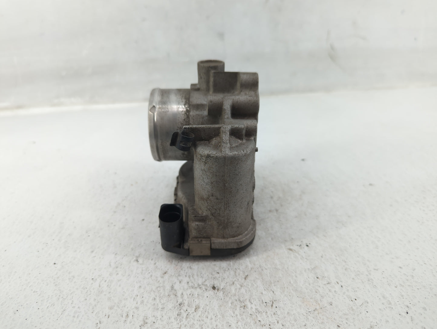 2011-2014 Ford Fiesta Throttle Body P/N:7S7G-9F991-CA 7S7G-9F991-B7A Fits Fits 2011 2012 2013 2014 OEM Used Auto Parts - Oem
