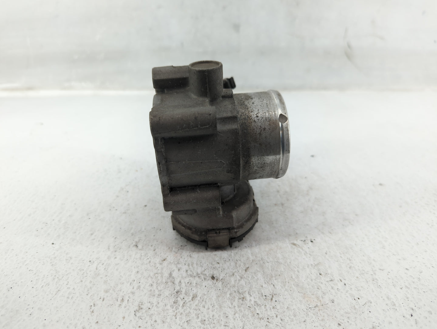 2011-2014 Ford Fiesta Throttle Body P/N:7S7G-9F991-CA 7S7G-9F991-B7A Fits Fits 2011 2012 2013 2014 OEM Used Auto Parts - Oem