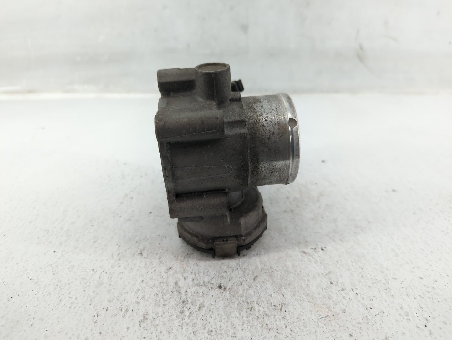 2011-2014 Ford Fiesta Throttle Body P/N:7S7G-9F991-CA 7S7G-9F991-B7A Fits Fits 2011 2012 2013 2014 OEM Used Auto Parts - Oem