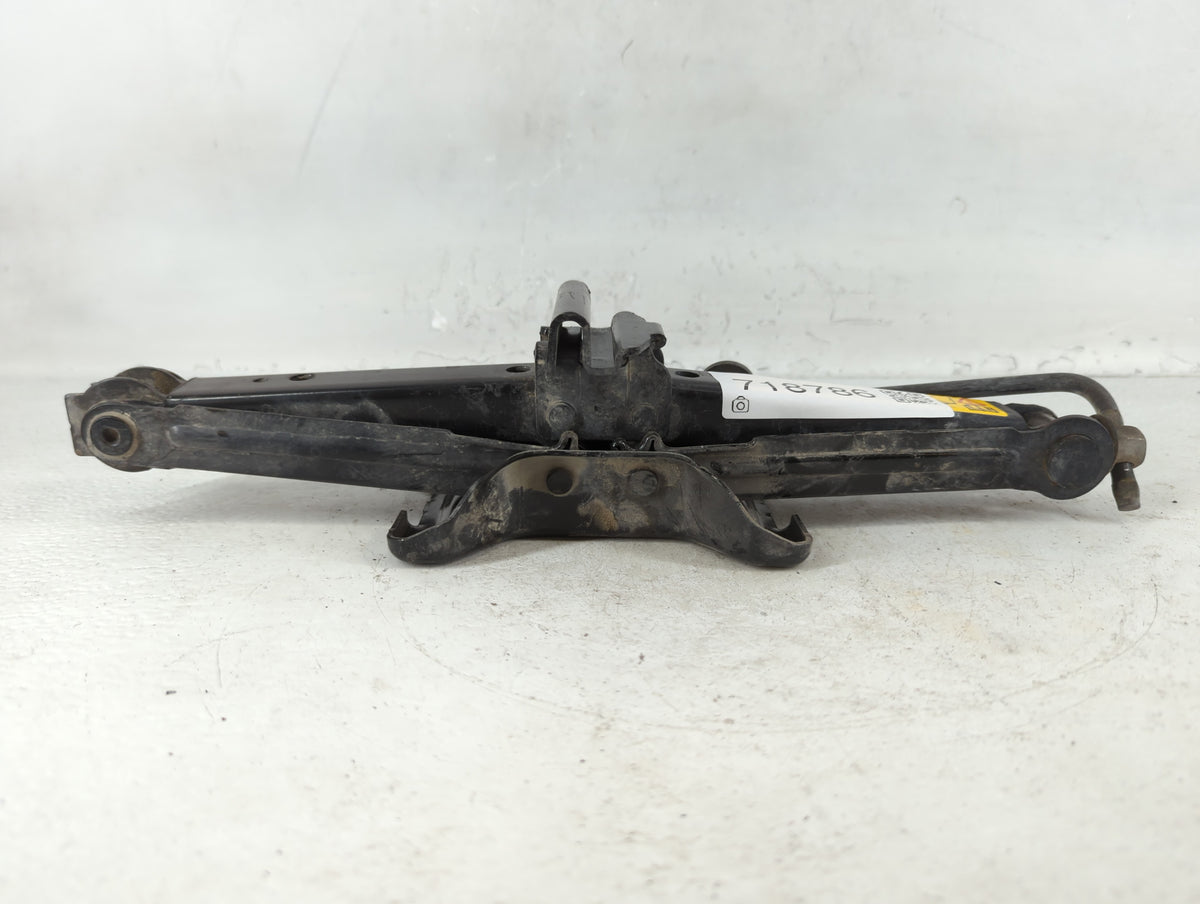 2011 Ford Fiesta Spare Scissor Car Jack - Oemusedautoparts1.com