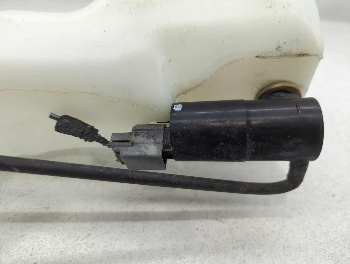 2011-2019 Ford Fiesta Windshield Washer Fluid Reservoir Bottle Oem - Oemusedautoparts1.com