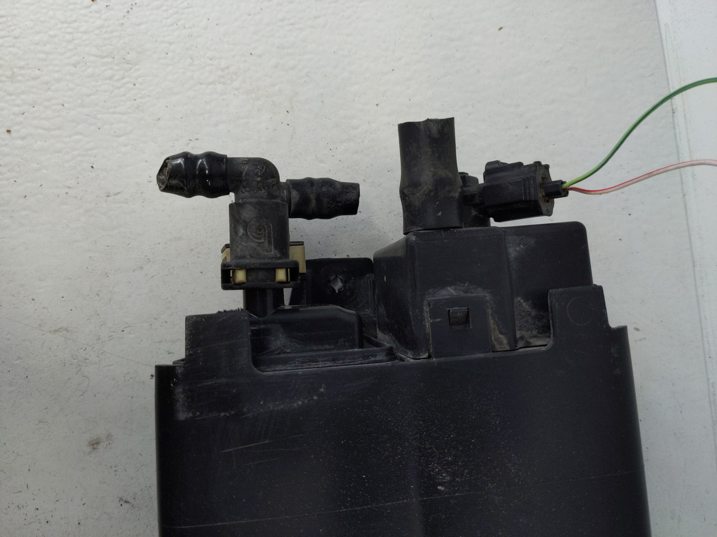 2011 Ford Flex Fuel Vapor Charcoal Canister - Oemusedautoparts1.com