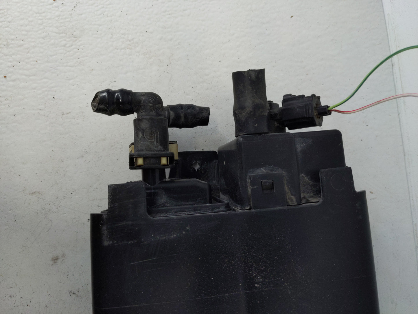 2011 Ford Flex Fuel Vapor Charcoal Canister - Oemusedautoparts1.com