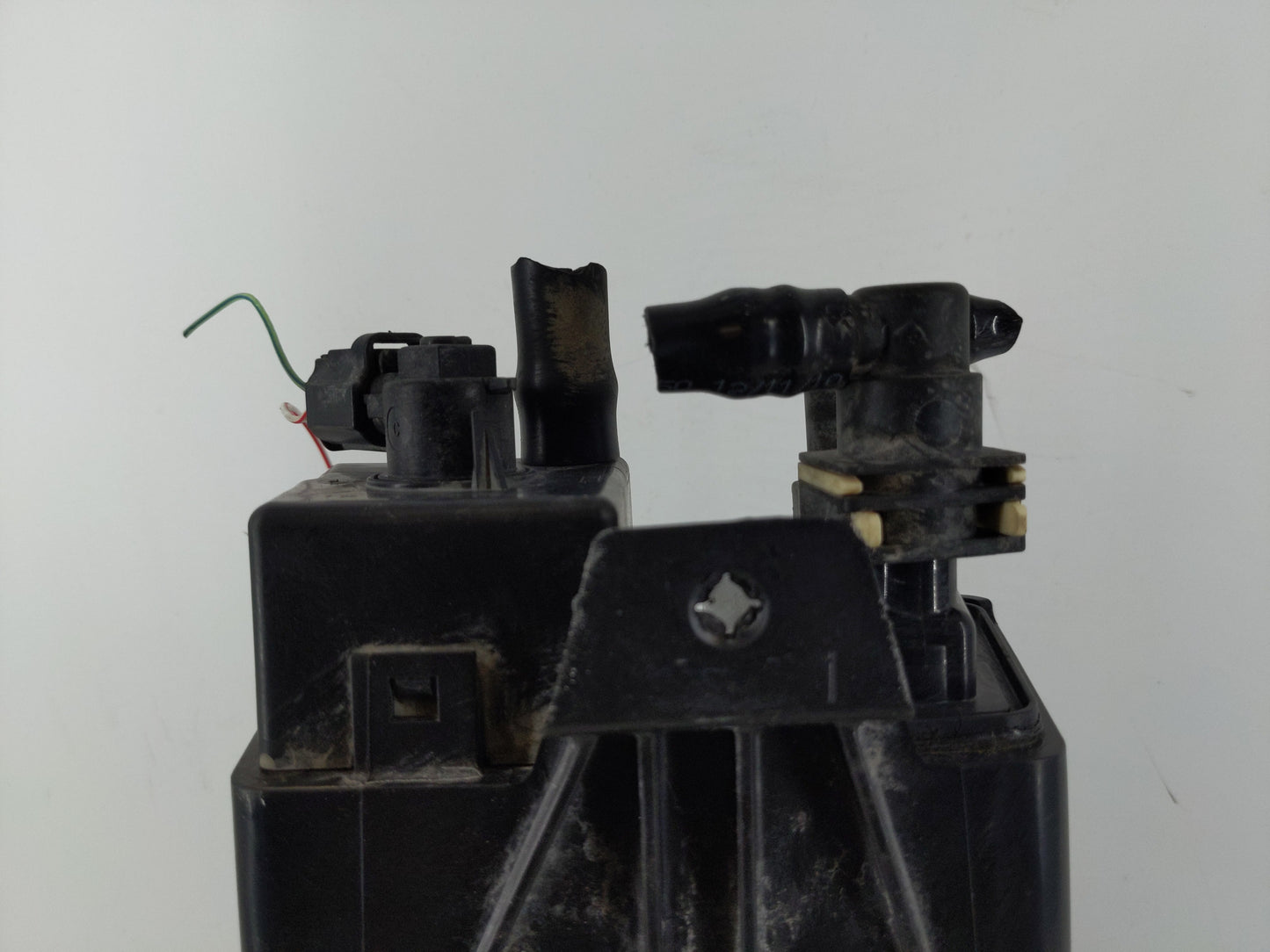 2011 Ford Flex Fuel Vapor Charcoal Canister - Oemusedautoparts1.com