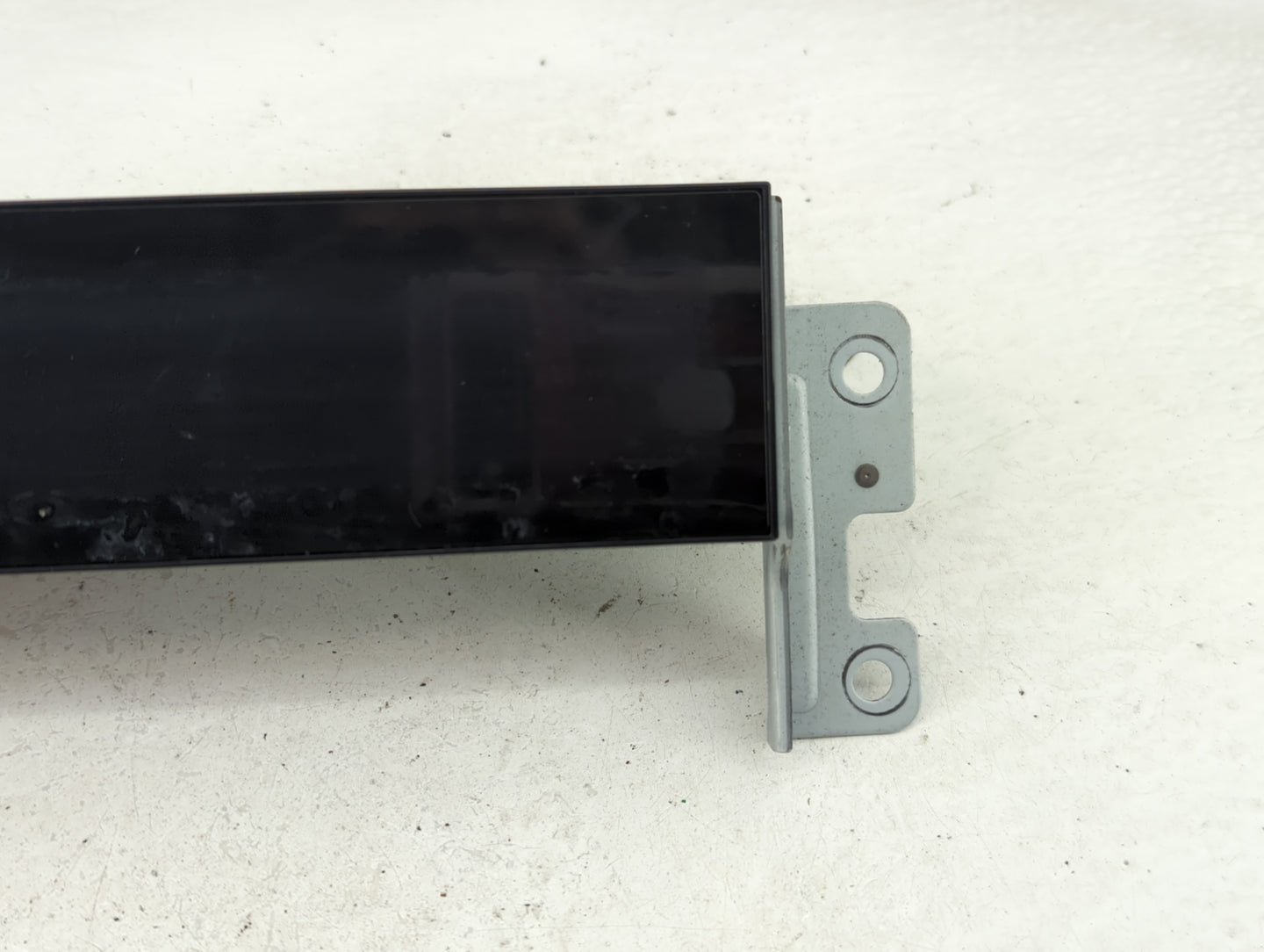2011-2012 Ford Flex Radio AM FM Cd Player Receiver Replacement P/N:BA8T-19C116-AA Fits Fits 2011 2012 OEM Used Auto Parts - 
