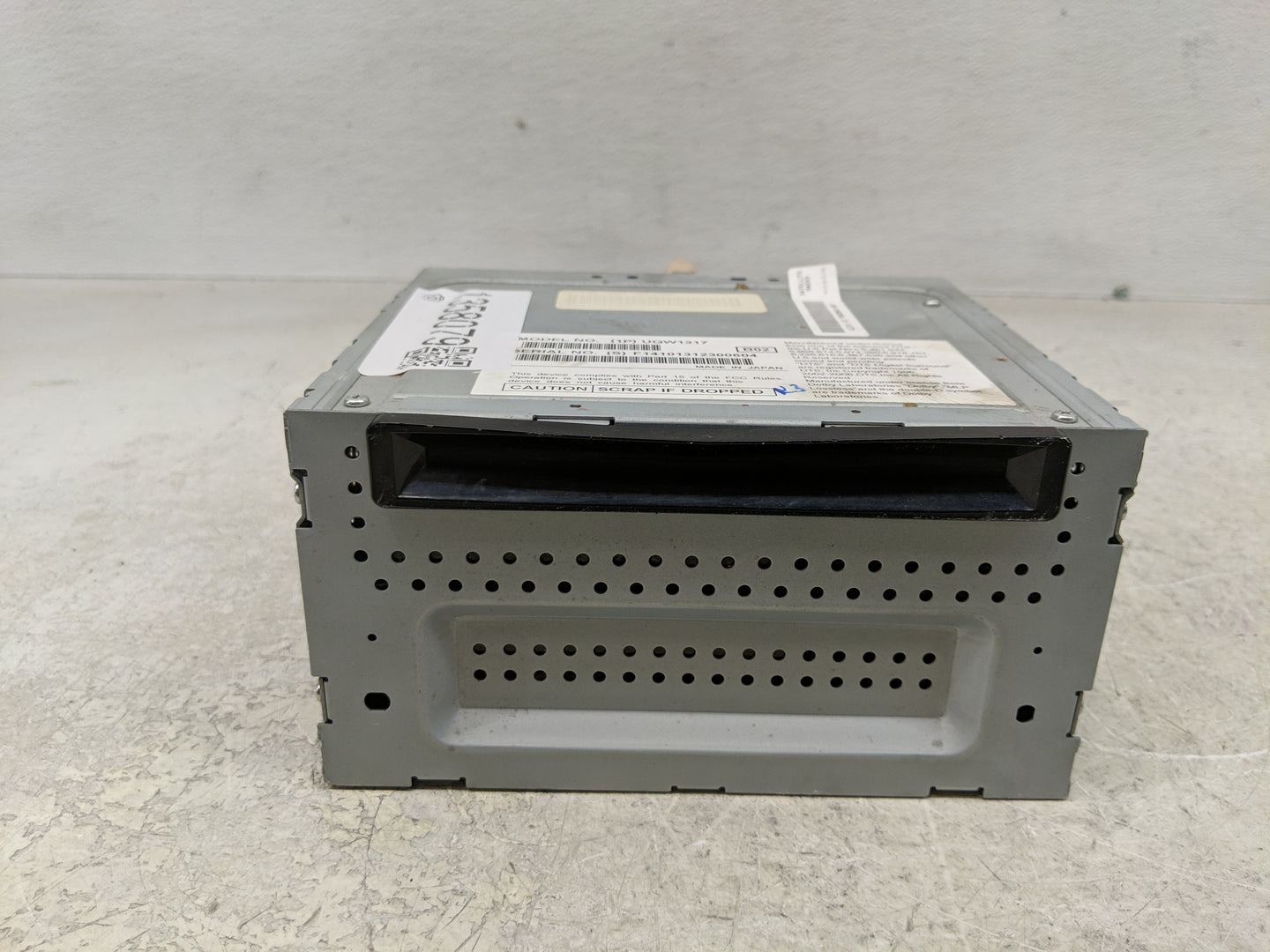 2011-2012 Ford Flex Radio AM FM Cd Player Receiver Replacement P/N:BA8T 19C156BB Fits Fits 2011 2012 OEM Used Auto Parts - O