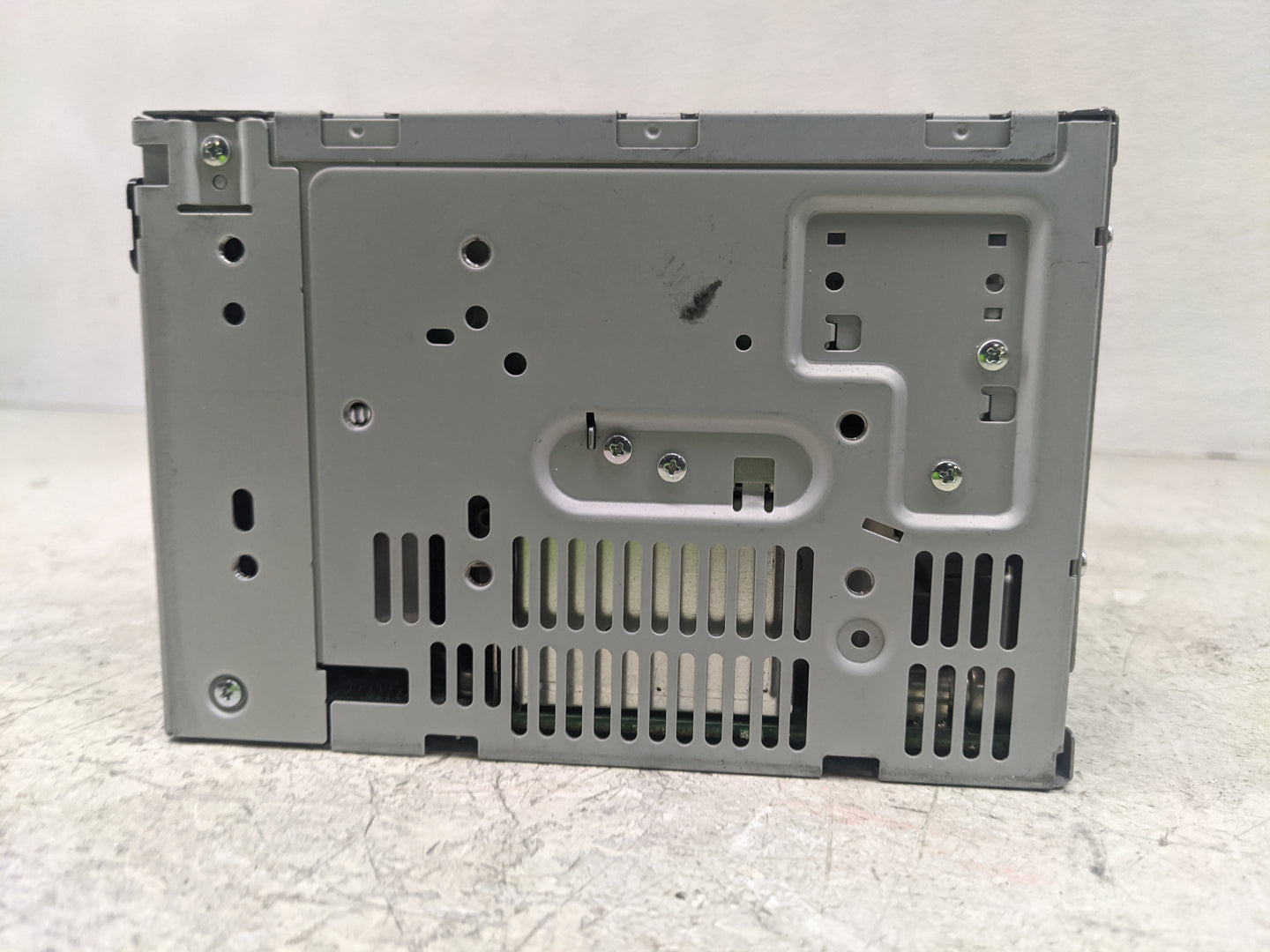 2011-2012 Ford Flex Radio AM FM Cd Player Receiver Replacement P/N:BA8T-19C158-AB Fits Fits 2011 2012 OEM Used Auto Parts - 