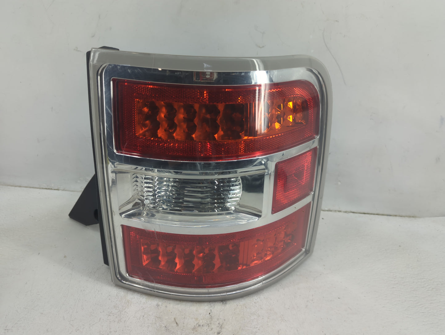 2009-2011 Ford Flex Tail Light Assembly Passenger Right OEM P/N:8A83-13B504-BE Fits Fits 2009 2010 2011 OEM Used Auto Parts 