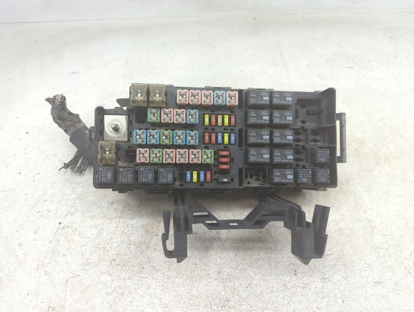 2009-2012 Ford Flex Fusebox Fuse Box Panel Relay Module P/N:AG1T-14A003-AA Fits Fits 2009 2010 2011 2012 OEM Used Auto Parts