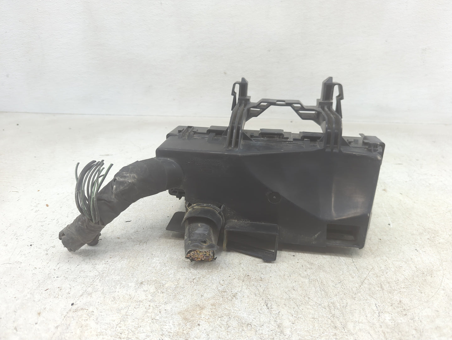 2009-2012 Ford Flex Fusebox Fuse Box Panel Relay Module P/N:AG1T-14A003-AA Fits Fits 2009 2010 2011 2012 OEM Used Auto Parts