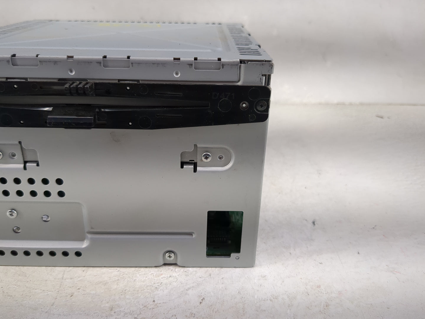 2011-2012 Ford Flex Radio AM FM Cd Player Receiver Replacement P/N:BA8T-19C158-AA Fits Fits 2011 2012 OEM Used Auto Parts - 