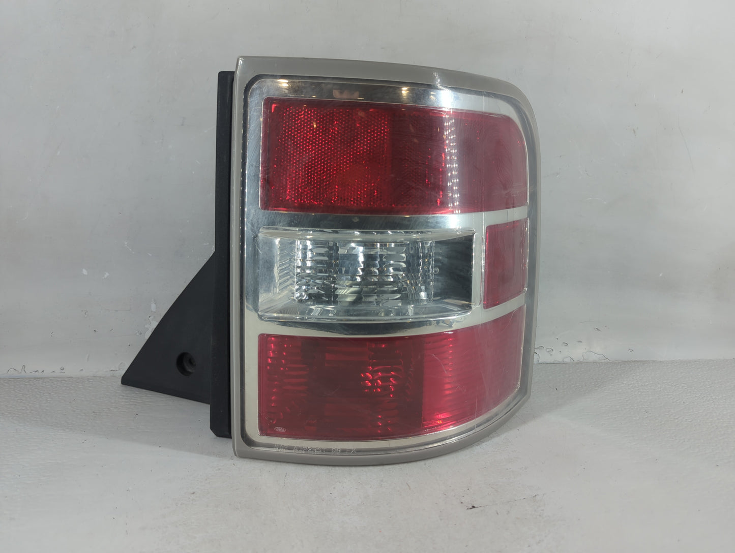 2009-2011 Ford Flex Tail Light Assembly Driver Left OEM P/N:8A83-13B504-AG Fits Fits 2009 2010 2011 OEM Used Auto Parts - Oe
