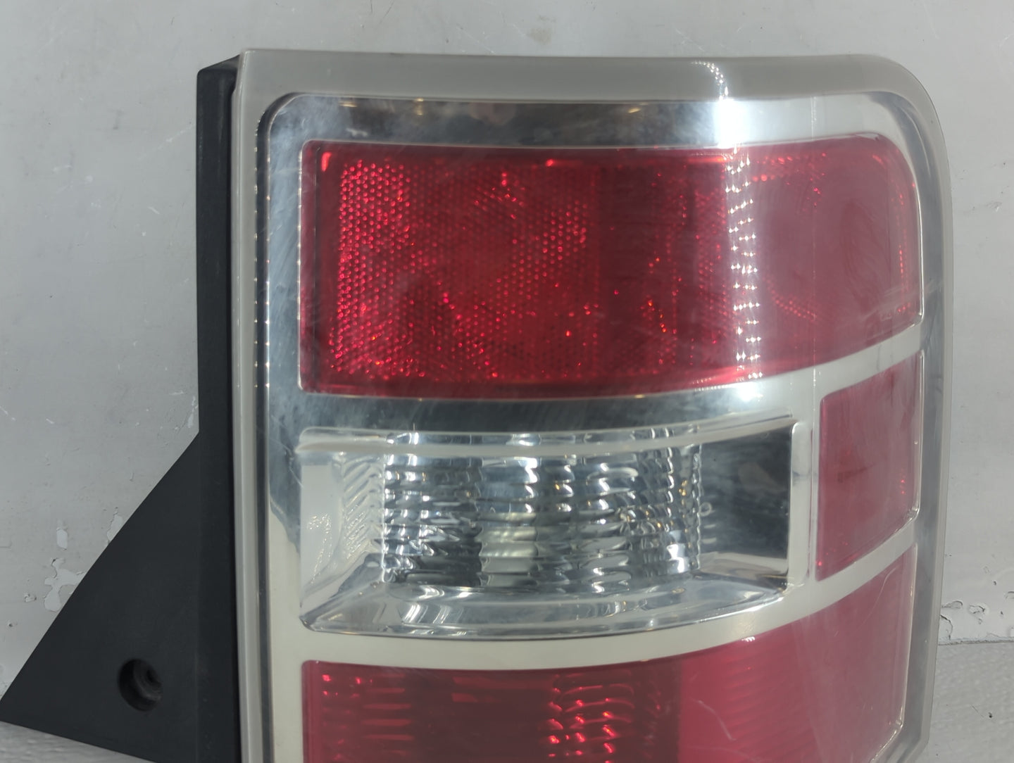 2009-2011 Ford Flex Tail Light Assembly Driver Left OEM P/N:8A83-13B504-AG Fits Fits 2009 2010 2011 OEM Used Auto Parts - Oe