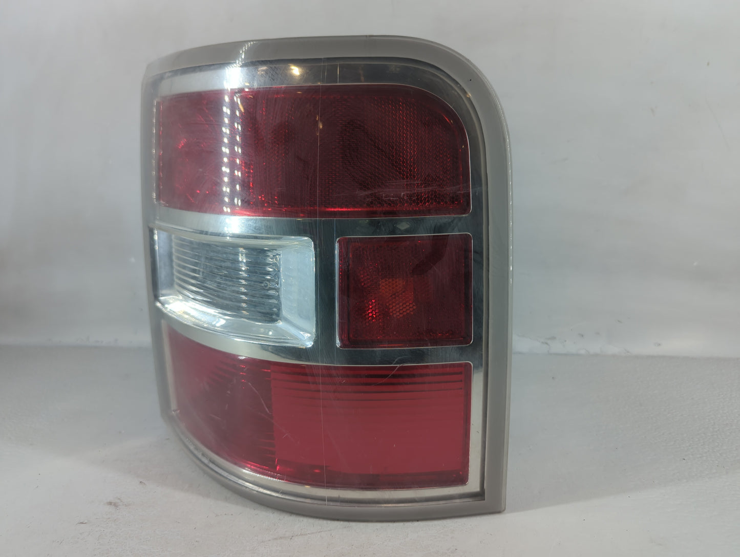 2009-2011 Ford Flex Tail Light Assembly Driver Left OEM P/N:8A83-13B504-AG Fits Fits 2009 2010 2011 OEM Used Auto Parts - Oe