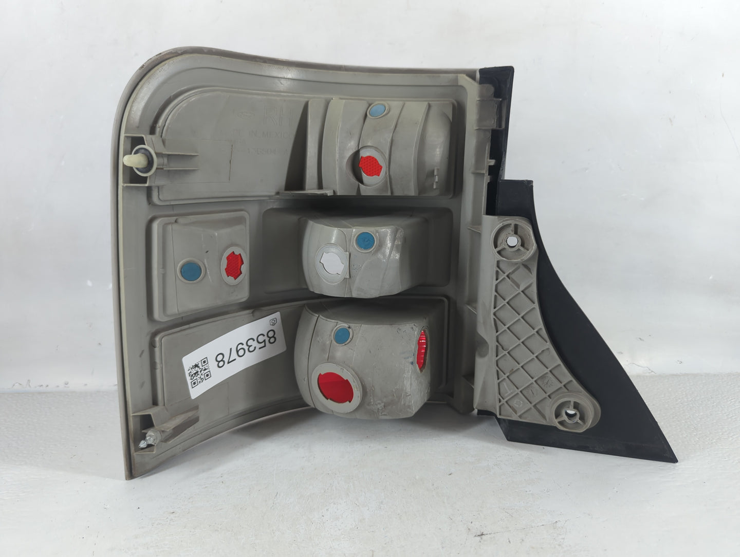 2009-2011 Ford Flex Tail Light Assembly Driver Left OEM P/N:8A83-13B504-AG Fits Fits 2009 2010 2011 OEM Used Auto Parts - Oe