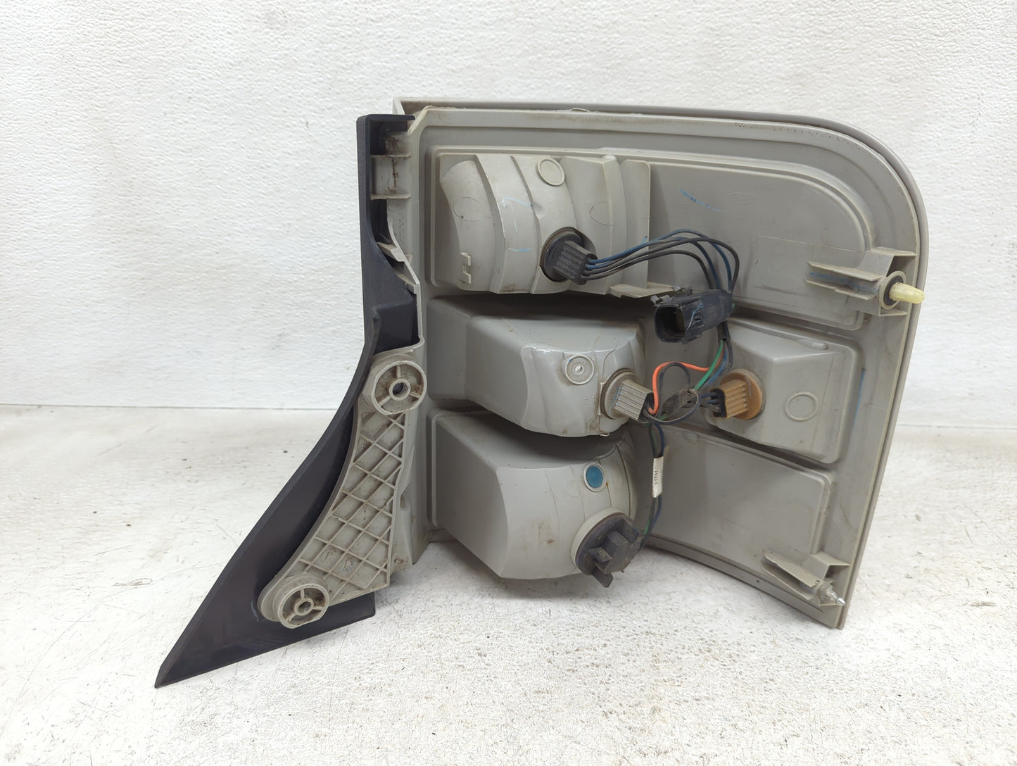 2009-2011 Ford Flex Tail Light Assembly Driver Left OEM Fits Fits 2009 2010 2011 OEM Used Auto Parts - Oemusedautoparts1.com