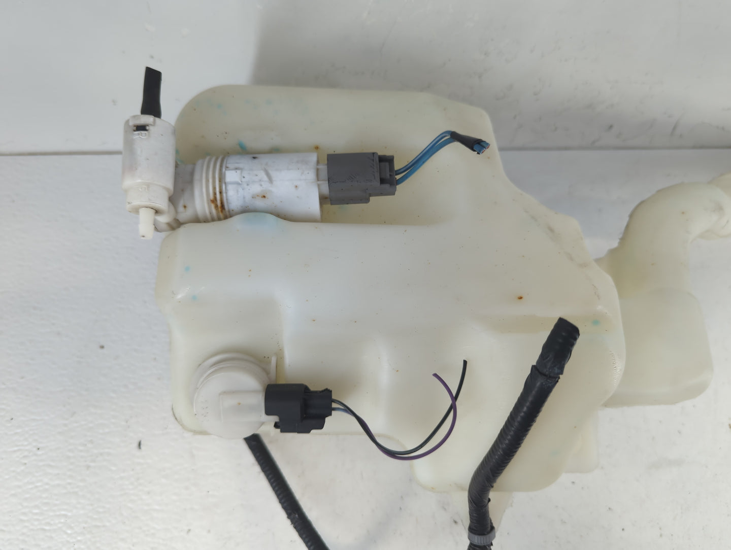 2009-2012 Ford Flex Windshield Washer Fluid Reservoir Bottle Oem - Oemusedautoparts1.com
