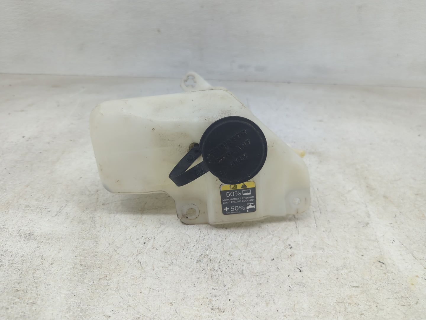 2008-2011 Ford Focus Radiator Coolant Overflow Expansion Tank Bottle - Oemusedautoparts1.com